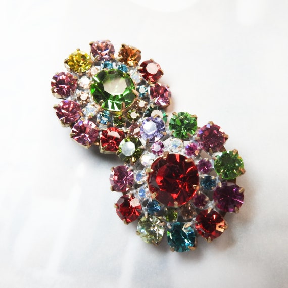 Round buttons for jewelry