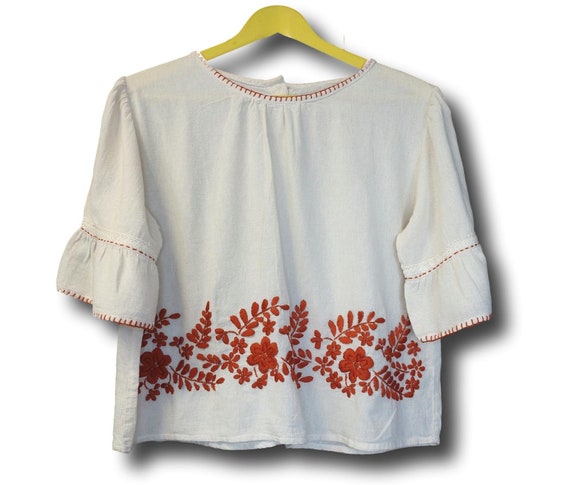 Hand embroidered top with brown Mexican embroidery.