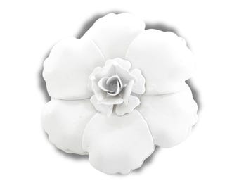 Charming Retro-Inspired Flower Brooch - Inspired by vintage brooches from the 1950s and 60s. Simple and elegant, perfect as bridal jewelry.