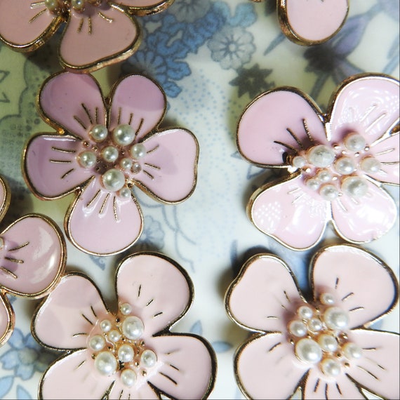 Pink flower shaped buttons