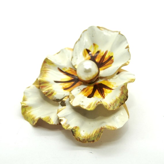 Large flower pin