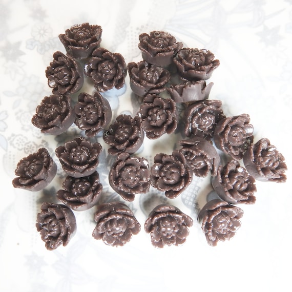 Resin buttons flower-shaped