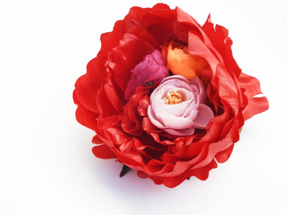 Red flower brooch pin with an extra large peony