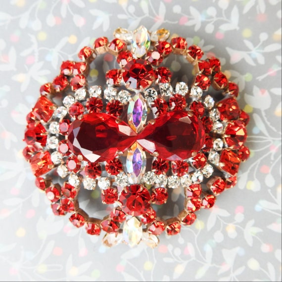 Oversized brooch