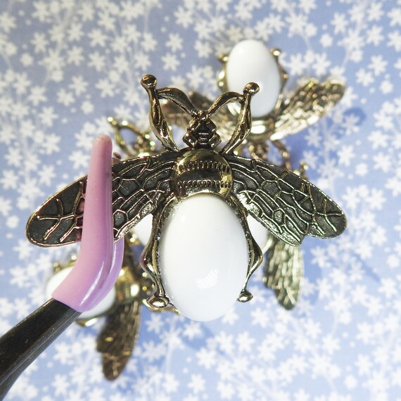 Bee buttons embellishments