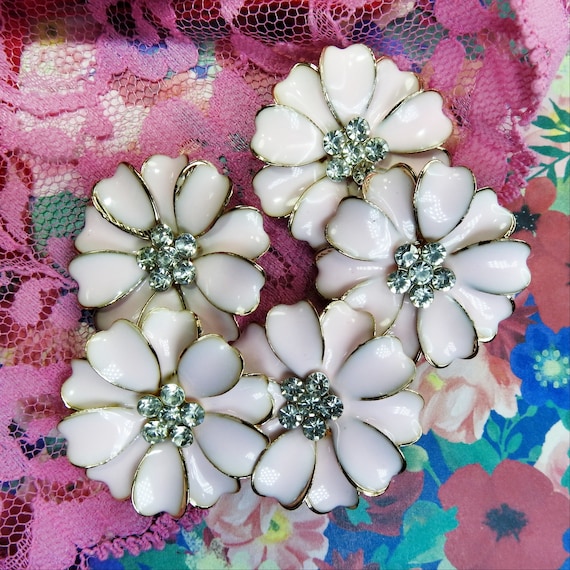 Baby pink flower buttons