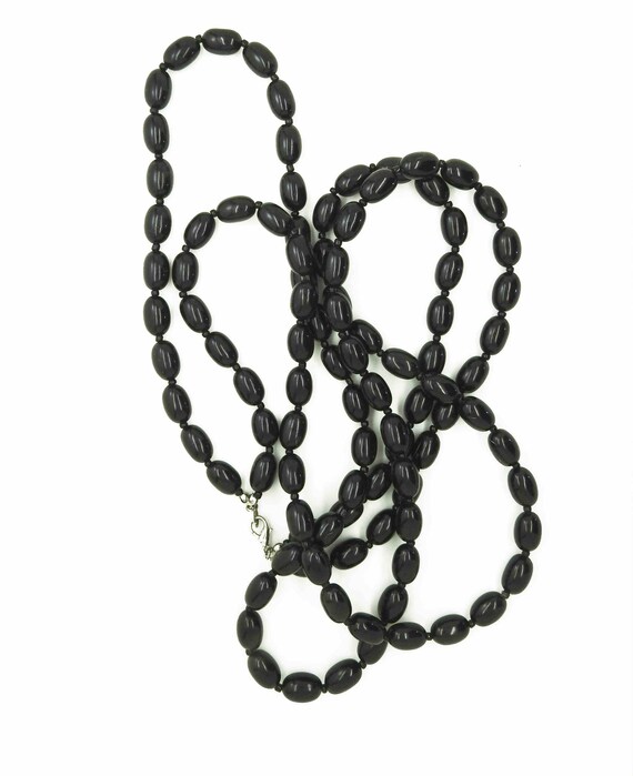 Cute simple shiny black necklace