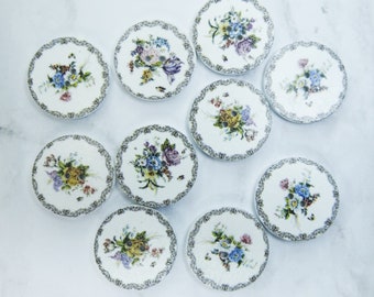 White Flower Wooden Buttons - Floral Painted Wood, Set of 10, 25 mm, 2-Hole. Cute Gift for Sewers, Craft and Sewing Supplies