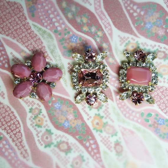 Pink embellishments for a party hat, party clutch, fascinators, and old-fashioned style jewelry making, 3 buttons craft supplies | 1.574''