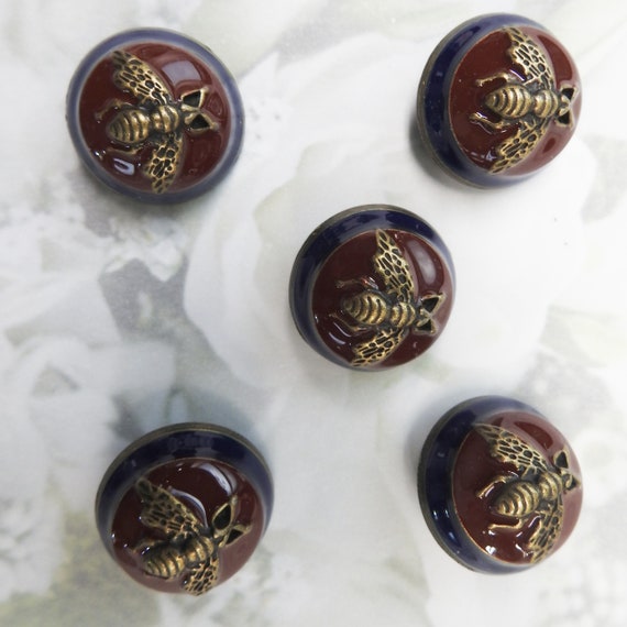 Domed bee buttons for sewing and jewelry making, insect novelty buttons for crafts, honey bee gift ideas for bee bracelet making and crafts