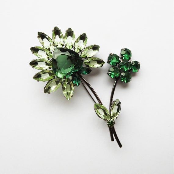 Green flower brooch