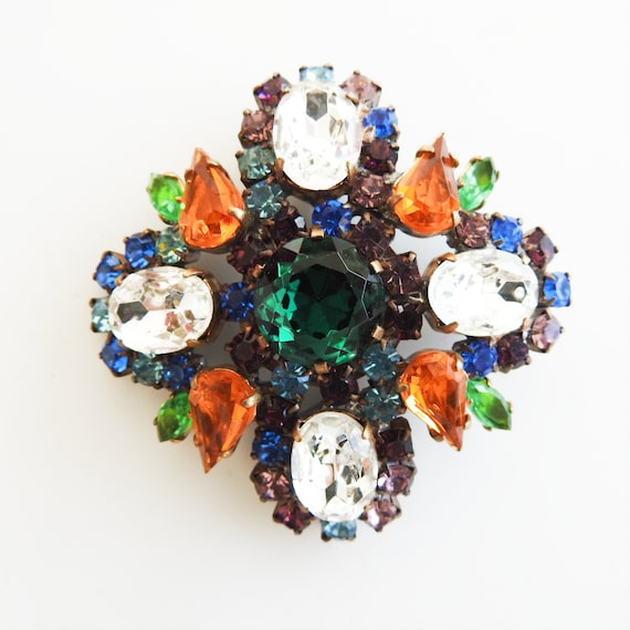 Vintage statement brooch for woman