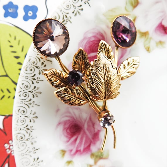 Small flower pin brooch