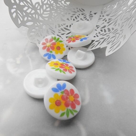Glass buttons with flowers