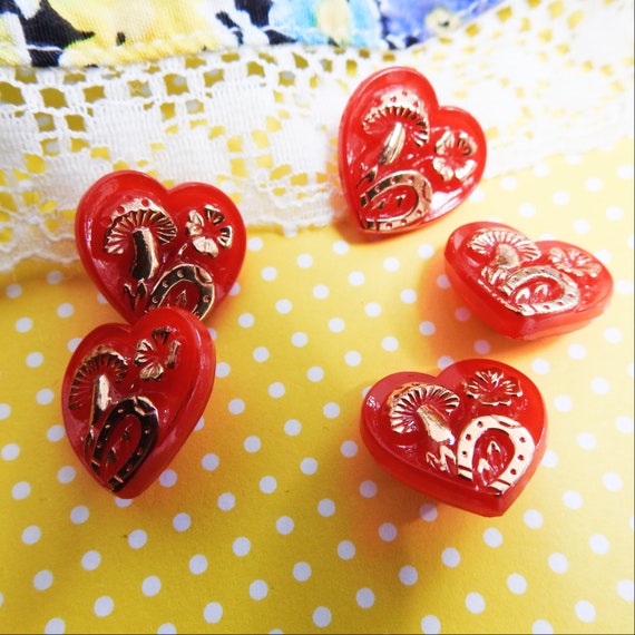 Small red heart buttons