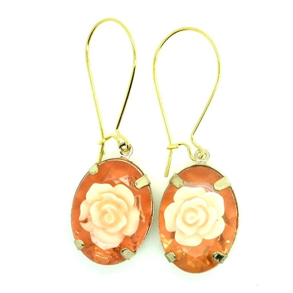 Cute dangle flower earrings with white flowers