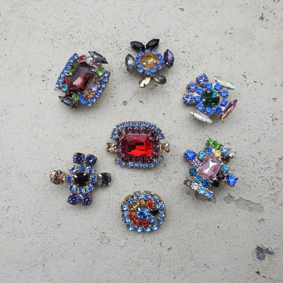 Crystal buttons with shanks