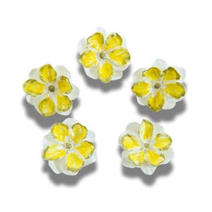 Vintage-style yellow flower buttons with a shank, 25 mm wide, set of 5. Perfect for jewelry making, decorating, sewing, and table settings.