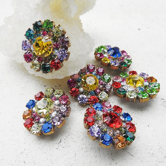 Round glass buttons