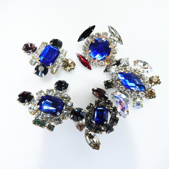 Fancy glass buttons for jewelry making