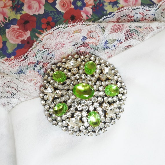 Stylish statement broach