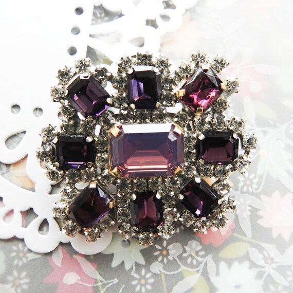 Elegant brooch vintage