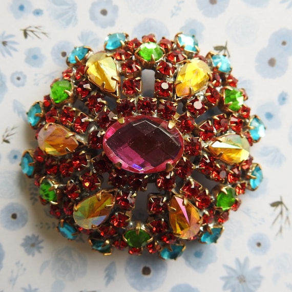 Red and pink glass brooch vintage