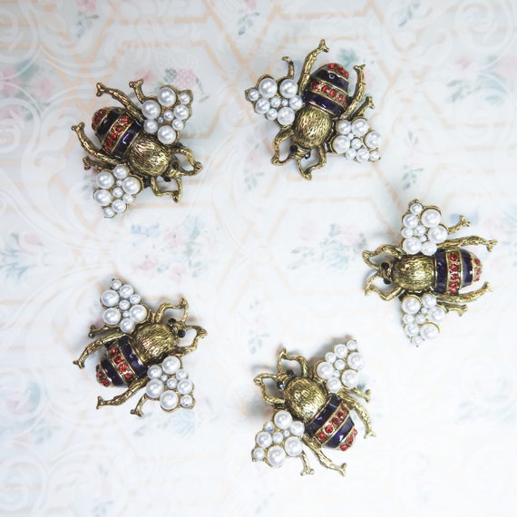 Insect snap buttons