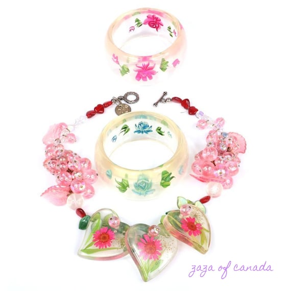 Vintage pink heart jewelry set.