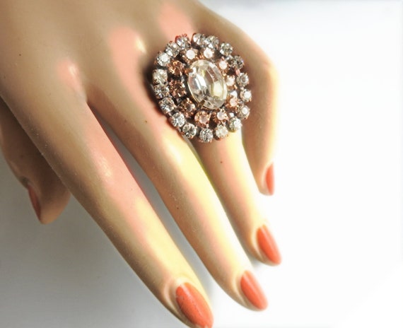 Vintage style rings for women , oval, white and champagne color.