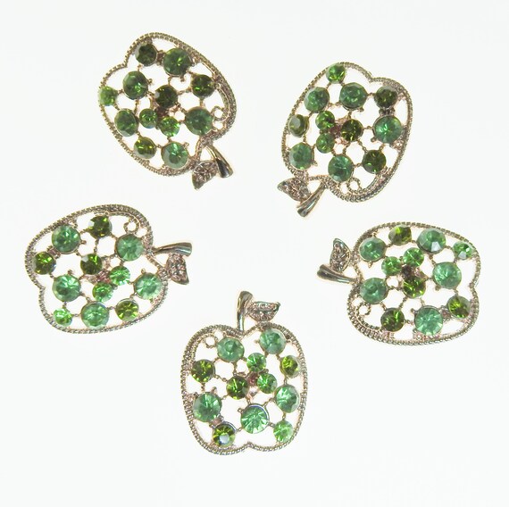 Apple snap buttons fasteners with green-colored crystal rhinestones, for jewelry decorating and bling flashy embellishment, teacher gift