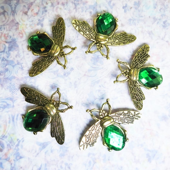 Large rhinestone buttons, bee shaped and green for sewing or jewelry making, with shank metal, fancy embellishments with bling strass insect