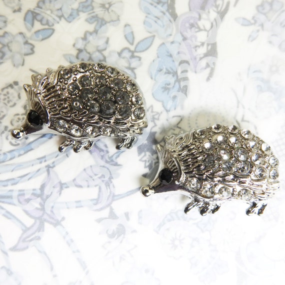 Hedgehog snap buttons for jewelry bracelet or fasteners embellishments for novelty clutch bags and purses. Rhinestone crystals animal snaps