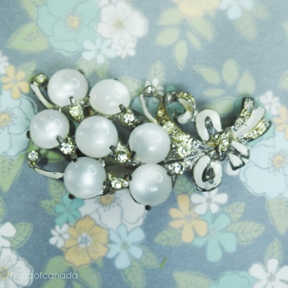 Retro brooch for jeweled bouquet making