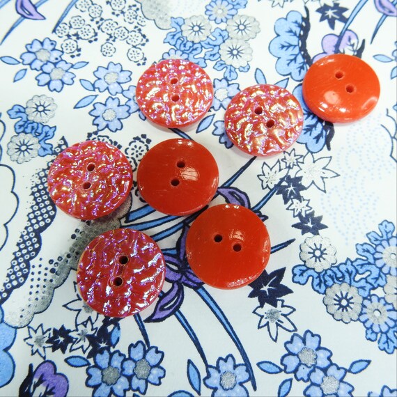Red intage buttons