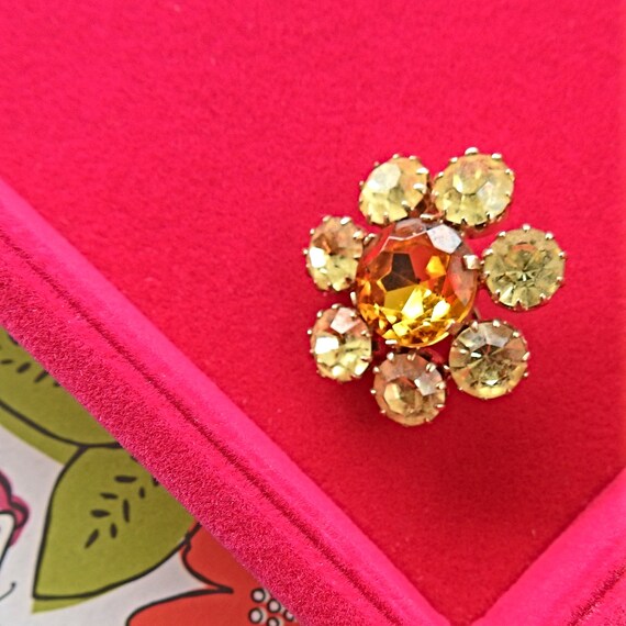 Flower brooch pin