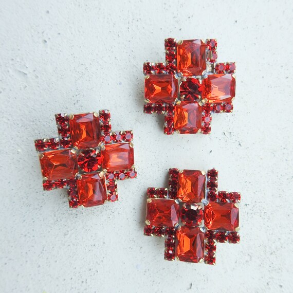 Buttons made of glass for jewelry making