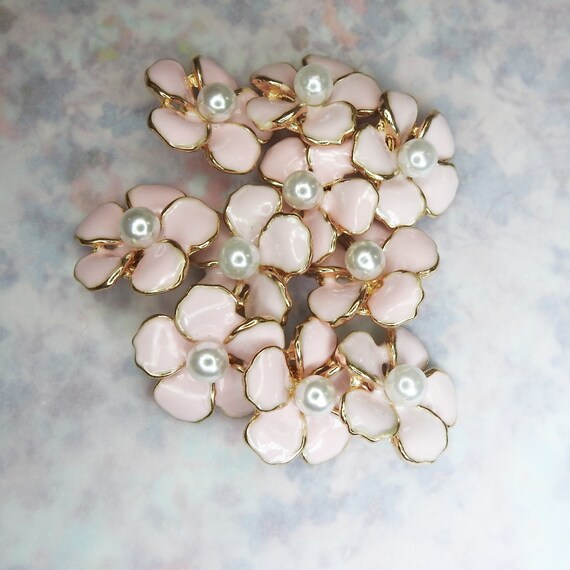 Pink flower buttons