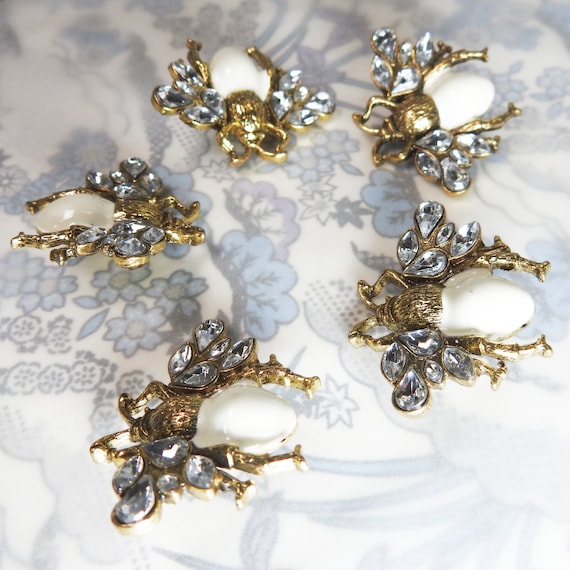 Bee crystal snap buttons for jewelry, embellished jacket and vest. Bee insect shaped buttons for making jewelry and bracelet. Lot of 5