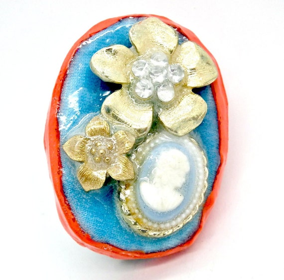 Unique brooches for women, the perfect gift for her.