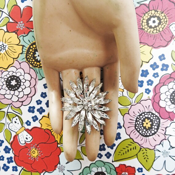 Vintage flower brooch pin for women