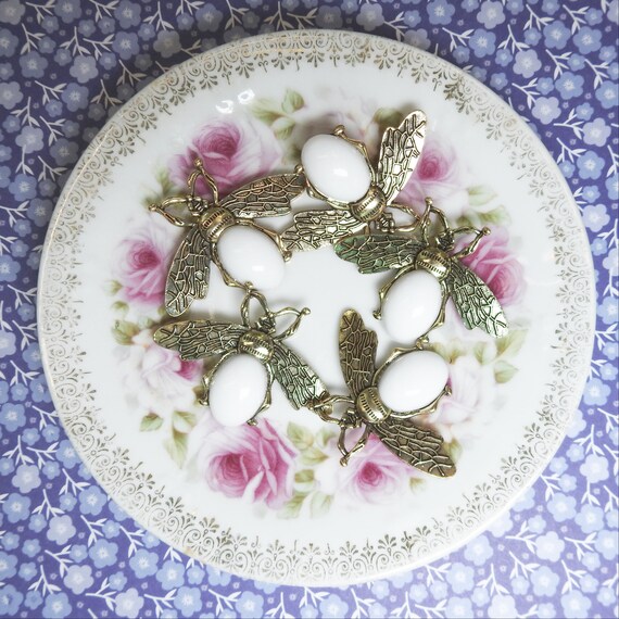 Bee buttons embellishments