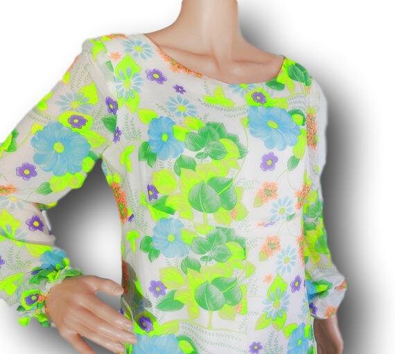 Tropical flower maxi dress with long sleeves.