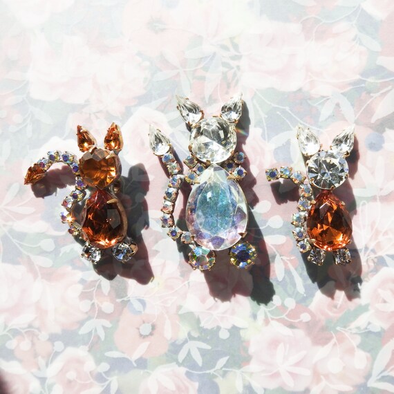 Cat lover gift, crazy cat lady party, bohemian glass buttons czech, animal jewelry making gifts, vintage cat brooch, boutons anciens verre