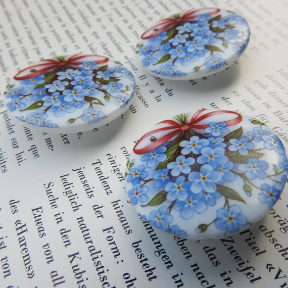 big vintage buttons