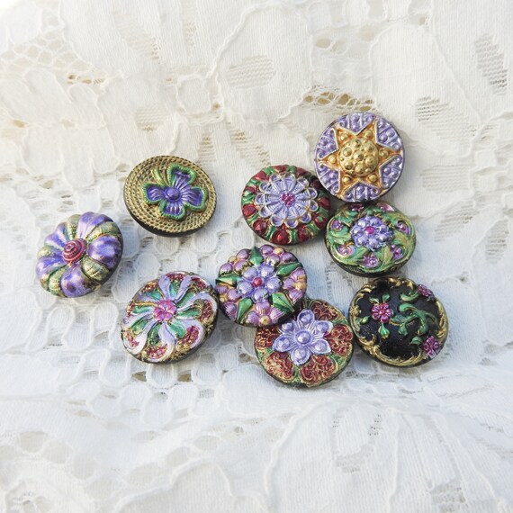 Assorted fancy buttons