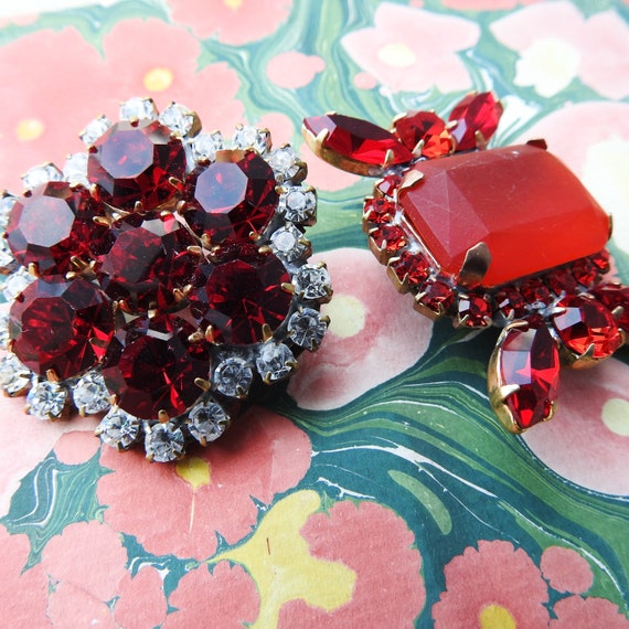 Brooches lot