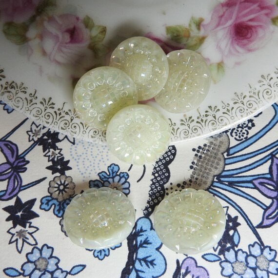 6 Pearly white vintage buttons sewing, made from iridescent Bohemian glass, Nacreous Czech shank buttons, cute 18 mm flower-shaped buttons