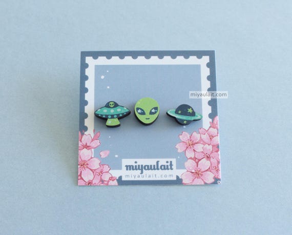Tiny Space Alien • 0.5 Inch Wood Pins
