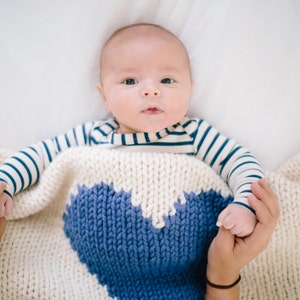THE HEART Baby Blanket Cream/ Royal Blue